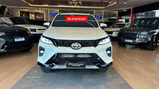 TOYOTA HILUX SW4 2.8 SRX 4X4 7 LUGARES 16V TURBO INTERCOOLER DIESEL 4P AUTOMÁTICO